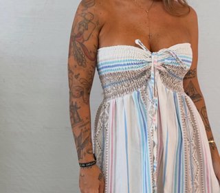 Vestido largo beige verano con etiqueta