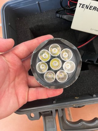 Linterna Dragonsub 8 LED