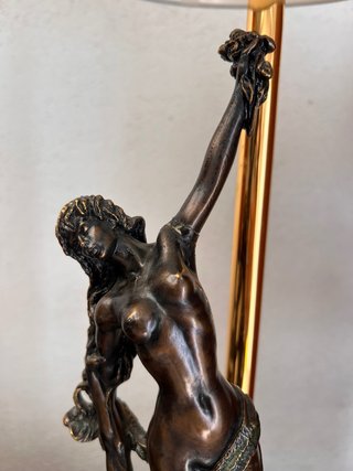 Lámpara de mesa de bronce