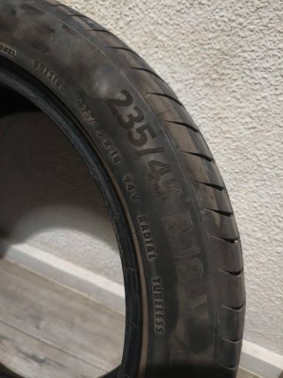 Continental 235/45 R18 V Neumáticos