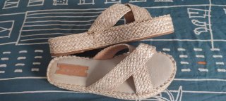 Sandalias planas esparto beige
