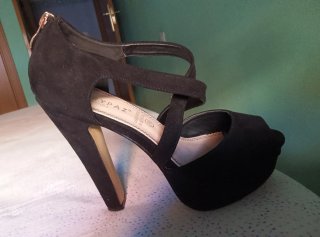 Zapatos de tacón negros con plataforma