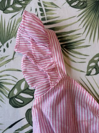Camiseta de tirantes a rayas rosa y blanca
