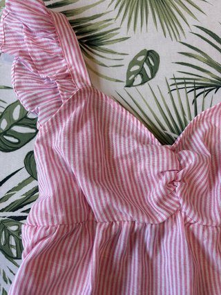Camiseta de tirantes a rayas rosa y blanca
