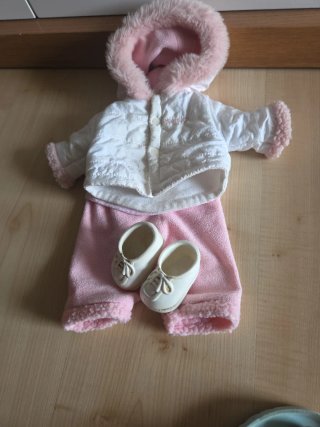 Muñeca Nenuco con ropa y accesorios