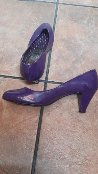 Zapatos de tacón morados talla 39