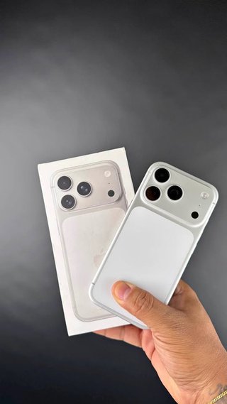 iPhone 17 Pro Max Silver