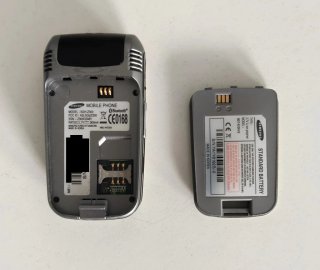 Samsung SGH-Z300 Cellulare con Caricabatterie