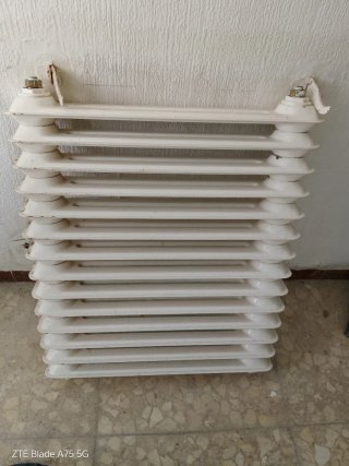 Radiador antiguo hierro fundido blanco