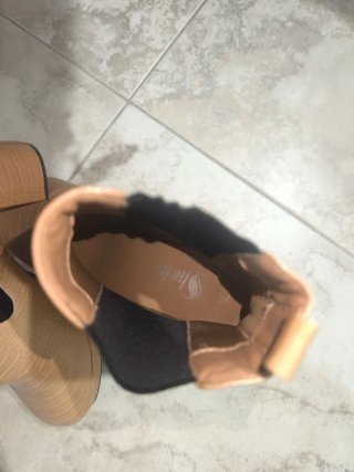 Stivaletti beige tacco effetto coccodrillo