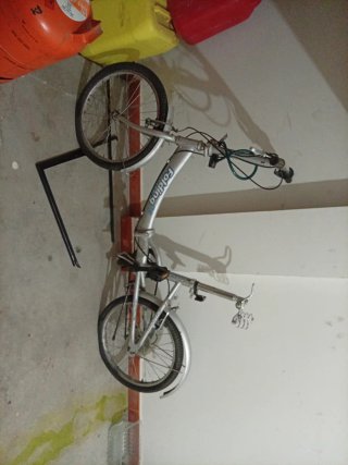 Bicicleta plegablele falta el sillín