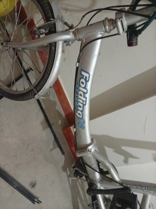 Bicicleta plegablele falta el sillín
