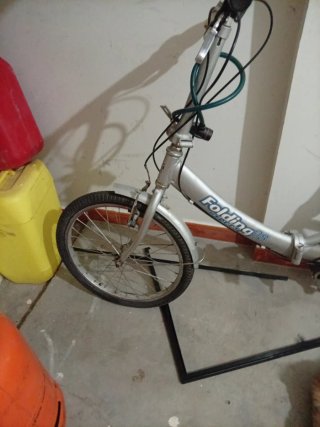 Bicicleta plegablele falta el sillín