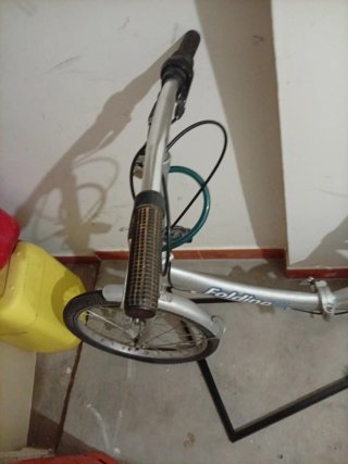 Bicicleta plegablele falta el sillín