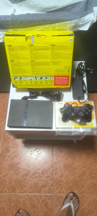 Playstation 2 Slim Negra con Caja y Accesorios