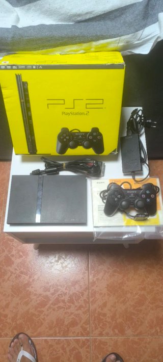 Playstation 2 Slim Negra con Caja y Accesorios