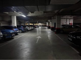 Plaza de garaje GRANDE para coche y moto