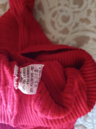 Jersey rojo de cuello alto sin estrenar talla S
