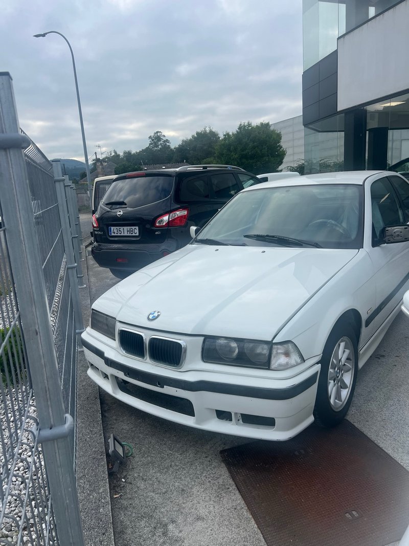 BMW Serie 3 2004 - foto 1