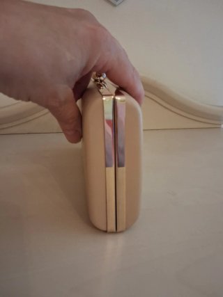 Pochette donna beige con decoro
