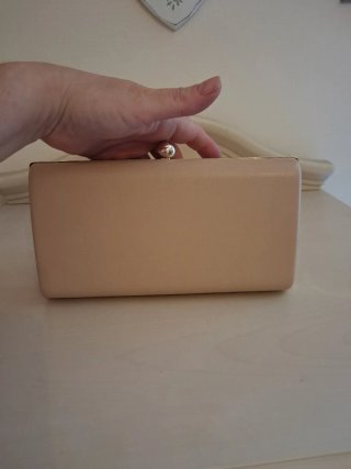 Pochette donna beige con decoro