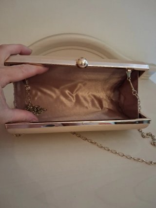 Pochette donna beige con decoro