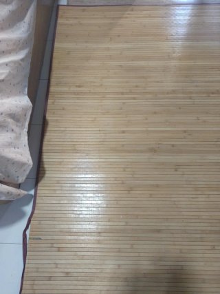 Alfombra de bambú y madera