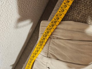 Pantalón de pinzas beige
