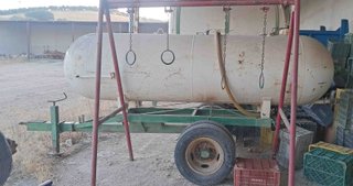 Remolque cisterna / cuba agua 2.200L.