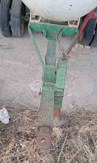 Remolque cisterna / cuba agua 2.200L.