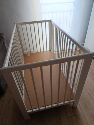 Cuna de bebé blanca