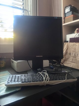 Monitor Samsung y Teclado