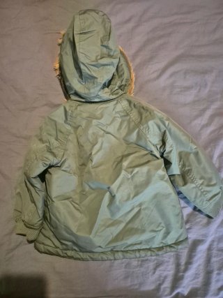 Chaqueta niño verde con capucha y pelo