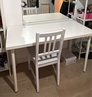 Mesa de escritorio blanca