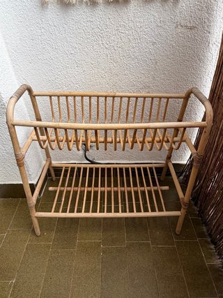 Estantería de bambú para macetas