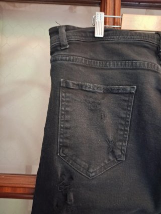 Pantaloni uomo neri strappati