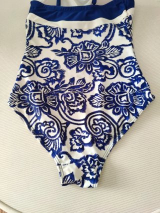 Bañador estampado floral azul y blanco