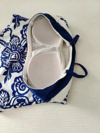 Bañador estampado floral azul y blanco