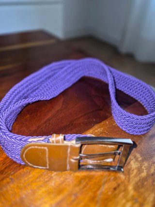 Cinturón trenzado morado hecho a mano