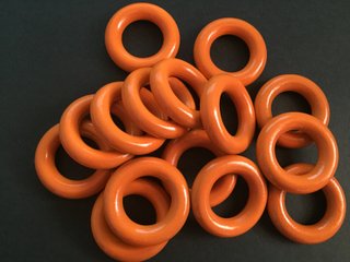 100 aros de madera naranjas