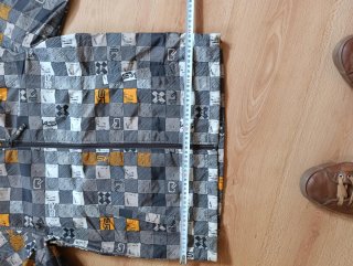 Chaqueta con capucha estampada hombre