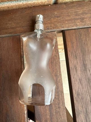 Frasco de perfume vacío