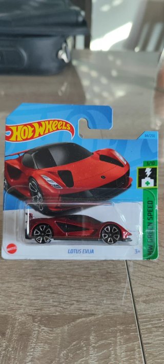 Hot Wheels Lotus Evija Rojo