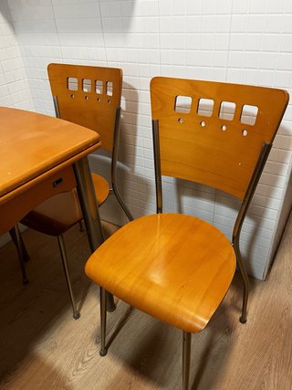 Mesa de cocina con 4 sillas