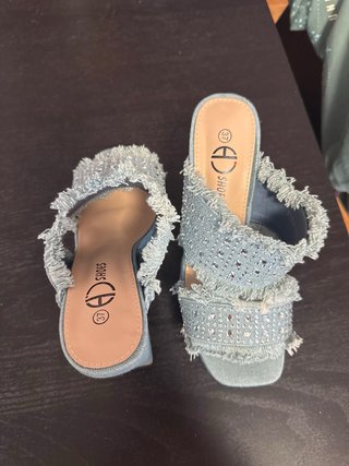 Zapatos de plataforma con tacón y pedrería