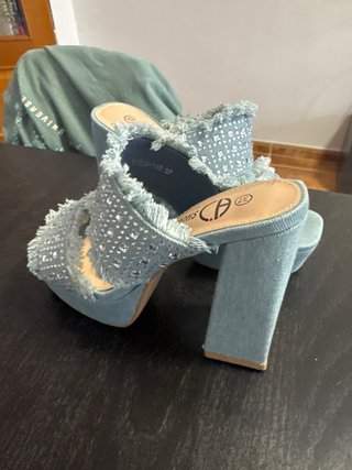 Zapatos de plataforma con tacón y pedrería
