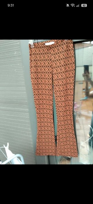 Pantalones de campana con estampado geométrico
