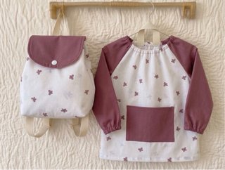 Conjunto mochila y bata infantil estampado
