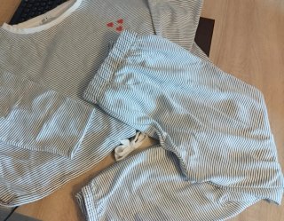Pijama rayas corazón rojo
