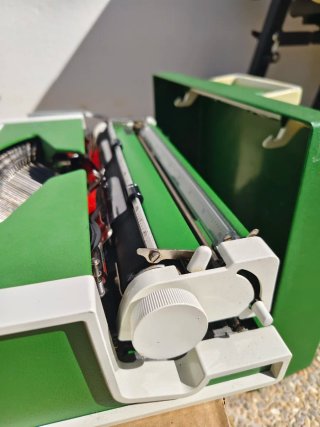 Máquina de escribir Olympia Traveller de luxe